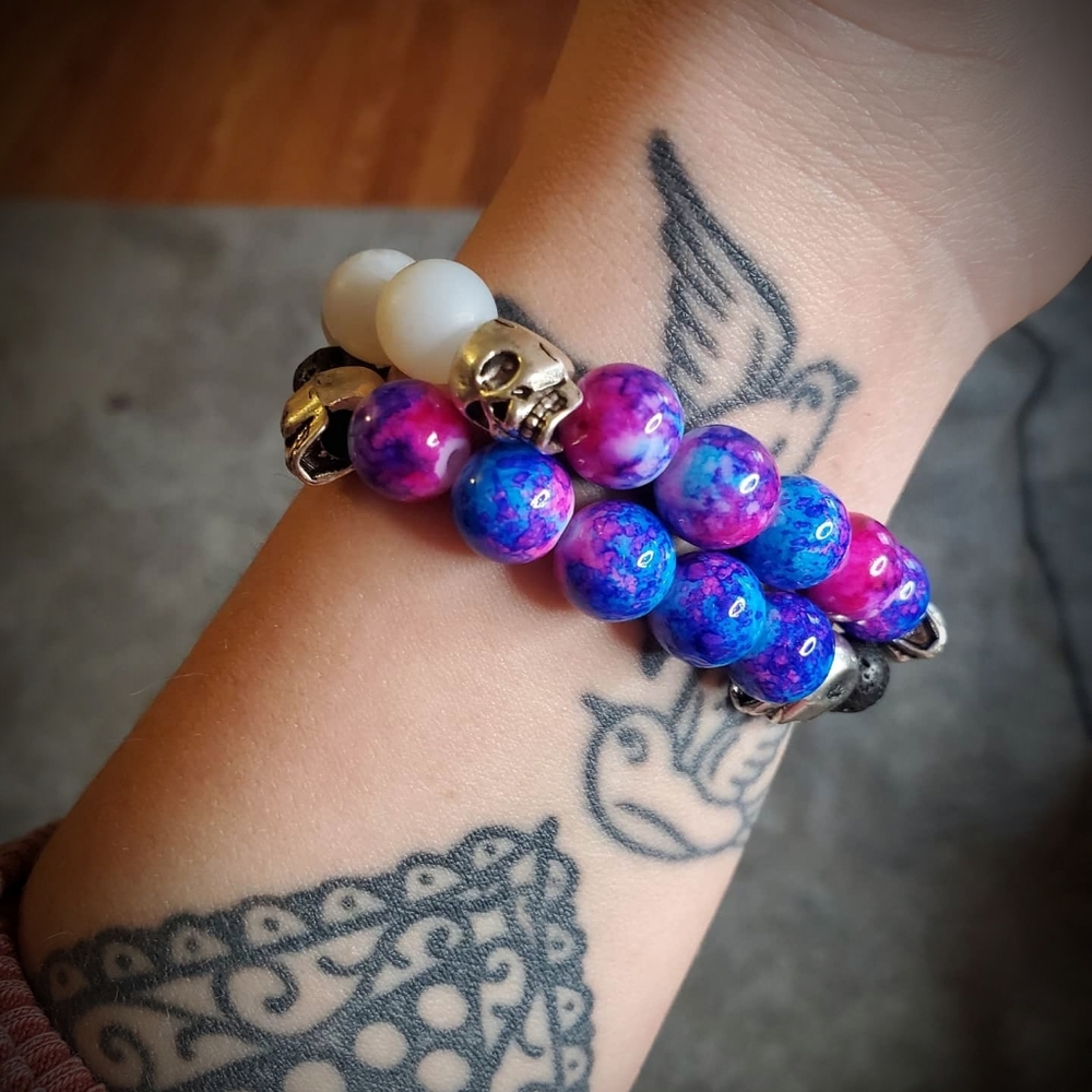 Skull Tiedye Bracelet - Picture 3 of 3